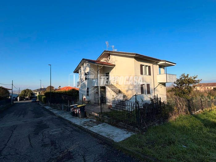 Appartamento con 6 locali in vendita in Via Diego Garoglio, Ronzone Salita Sant'Anna, Casale Monferrato