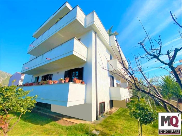 Casa con 6 locali in vendita in VIA GORIZIA, Mondragone
