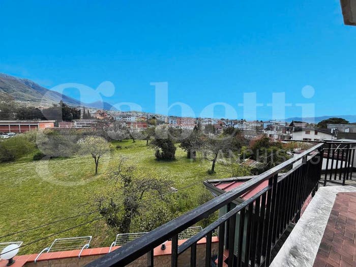 Appartamento con 6 locali in vendita in Via Luigi Ferritto, Piedimonte Matese