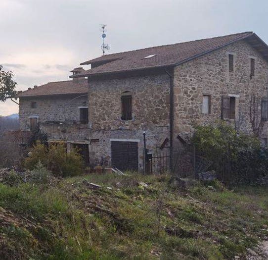 Casa con 6 locali in vendita in Preggio, Umbertide