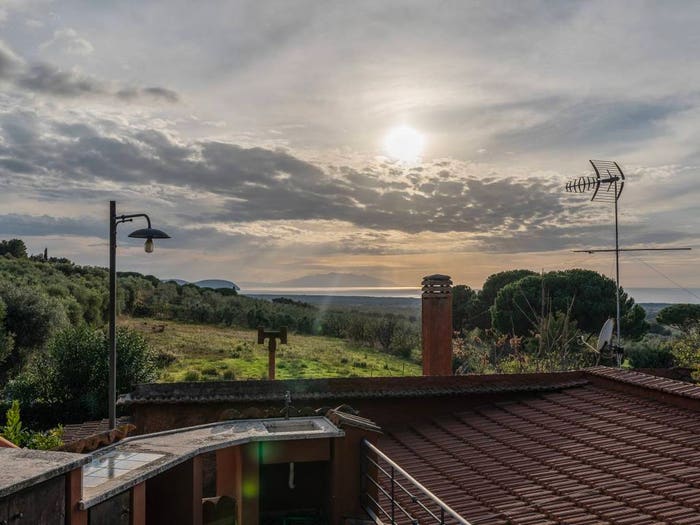 Casa con 6 locali in vendita in Campiglia Marittima