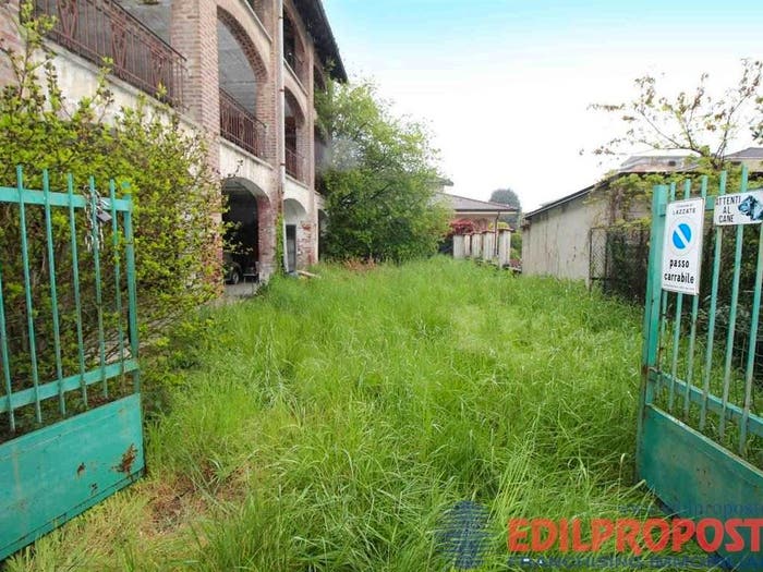 Casa con 6 locali in vendita in via Conciliazione, Lazzate