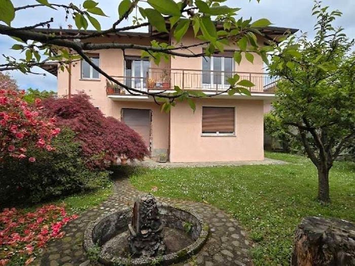 Appartamento trilocale in vendita in via per oriano, Mercallo