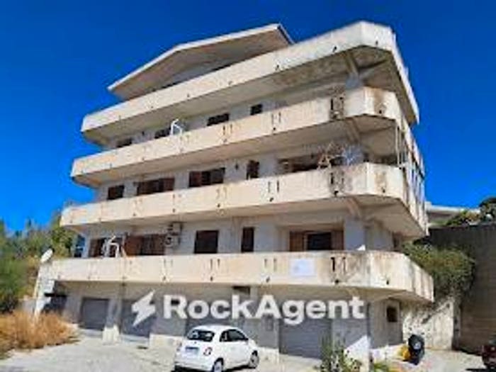 Appartamento con 5 locali in vendita in Via Torre, Caulonia