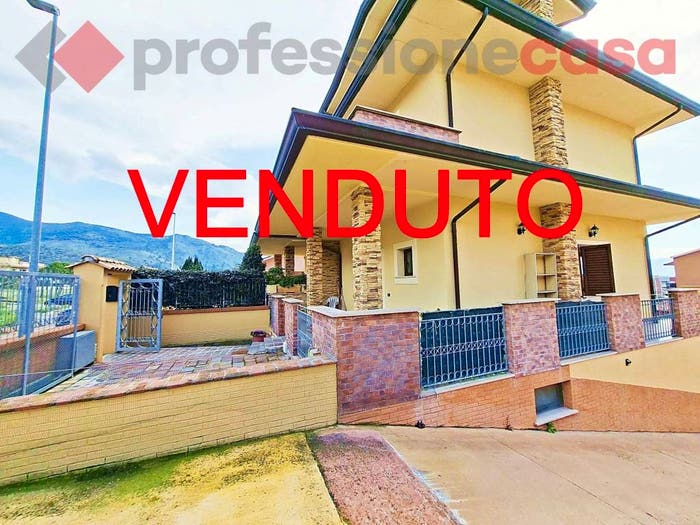 Casa con 6 locali in vendita in viale leonardo, Centro, Piedimonte San Germano