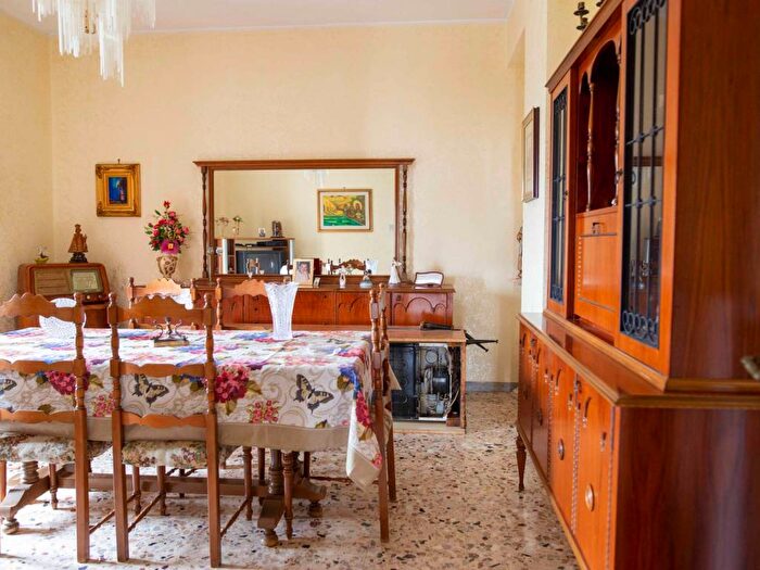 Appartamento con 5 locali in vendita in Via Gaspare Colosimo, Centro Storico, Catanzaro