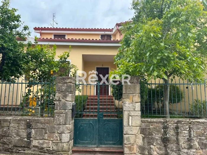 Casa con 6 locali in vendita in Via S'Anziana, Barumini