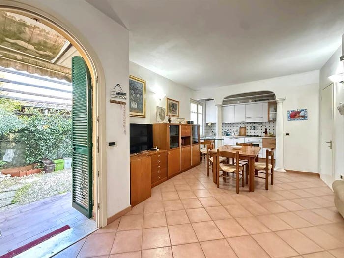 Casa quadrilocale in vendita in Via Venezia, Marina di Massa Centro, Massa