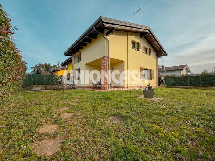 Casa quadrilocale in vendita in Via Bisbino, Centro, Limido Comasco