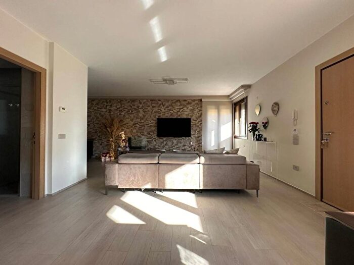 Casa trilocale in vendita in Strada di Fonte Saiano, Colle Ardizio, Pesaro