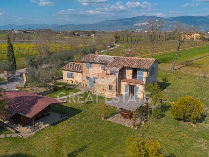 Casa con 6 locali in vendita in Via Benedetti, Centro, Cortona
