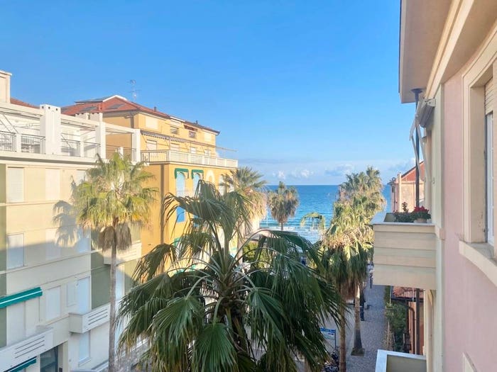 Appartamento trilocale in vendita in Via Roma Borgo Barusso, Alassio