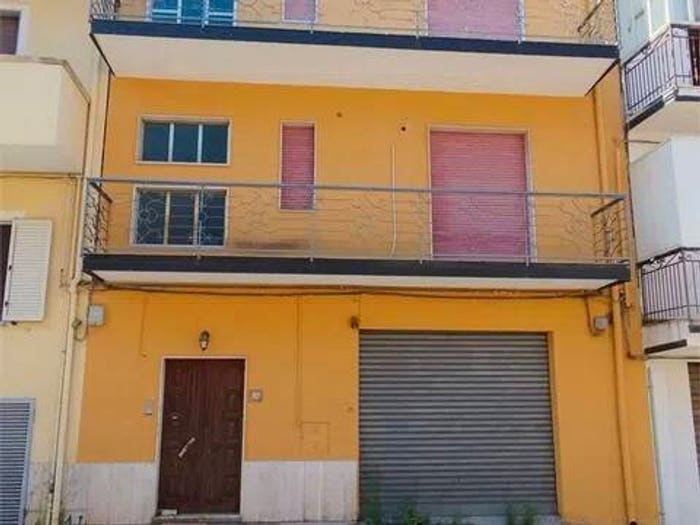 Casa con 6 locali in vendita in Gioia Tauro