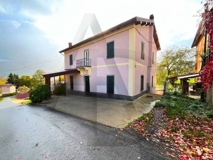 Casa con 6 locali in vendita in Via Monchio Basso, Centro, Monchio delle Corti