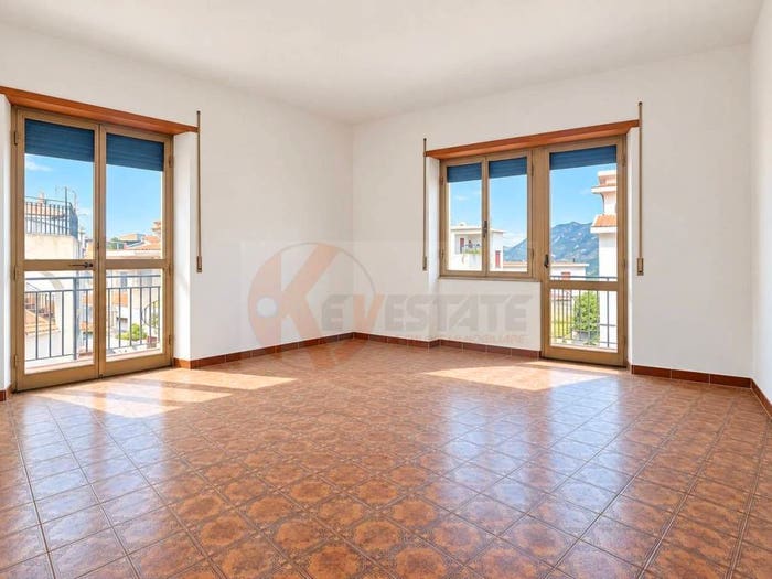 Appartamento con 5 locali in vendita in via Giuseppe Mazzini, Oliena