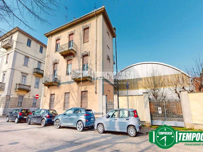 Casa con 6 locali in vendita in Viale Milite Ignoto, Orti, Alessandria