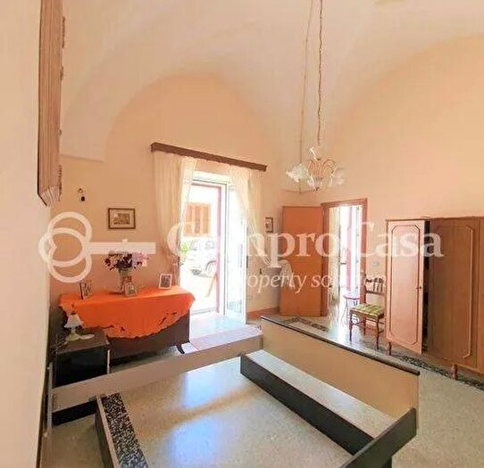 Casa con 5 locali in vendita in Via Leonardo da Vinci, Spongano