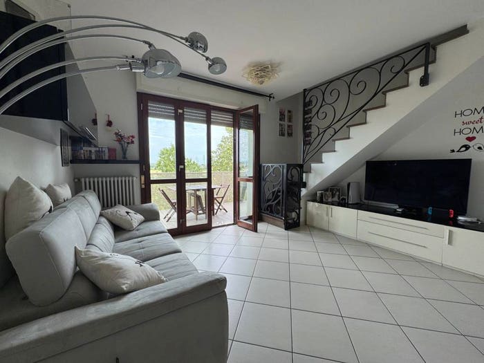 Appartamento con 5 locali in vendita in Via San Leo, Padulli, Rimini