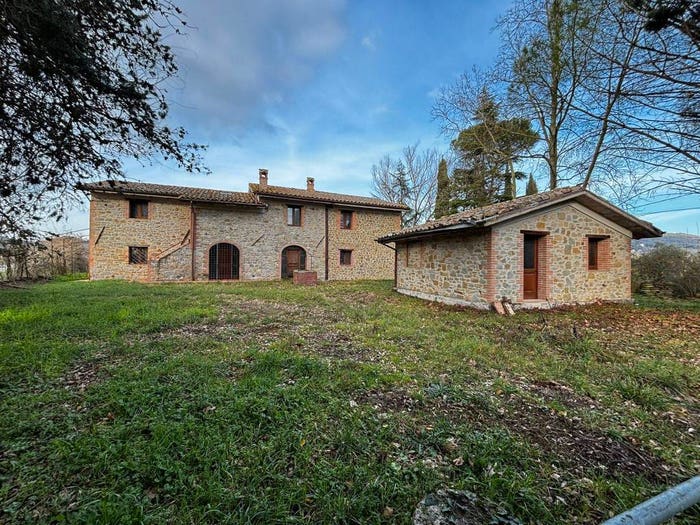 Casa con 6 locali in vendita in Strada delle Due Case, Mugnano, Perugia