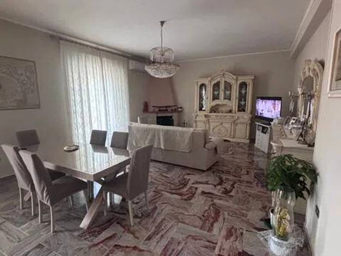 Appartamento con 6 locali in vendita in Via P Narducci, Marcianise