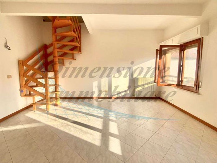 Appartamento con 5 locali in vendita in Via Luca della Robbia, Cecina Centro, Cecina