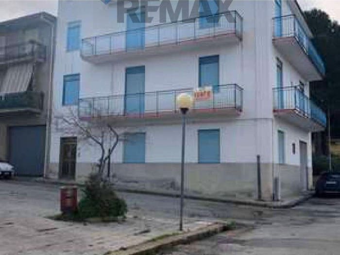 Appartamento quadrilocale in vendita in VIA VENEZIA, Acquedolci