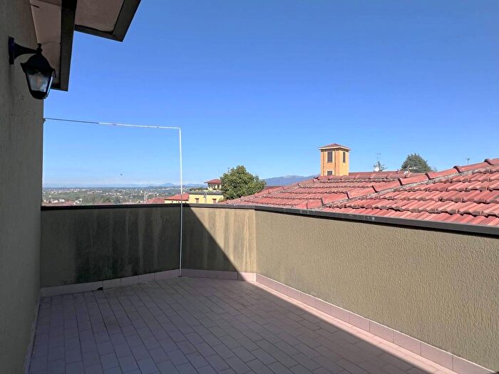 Appartamento trilocale in vendita in Via Provinciale, Monticello, Monticello Brianza