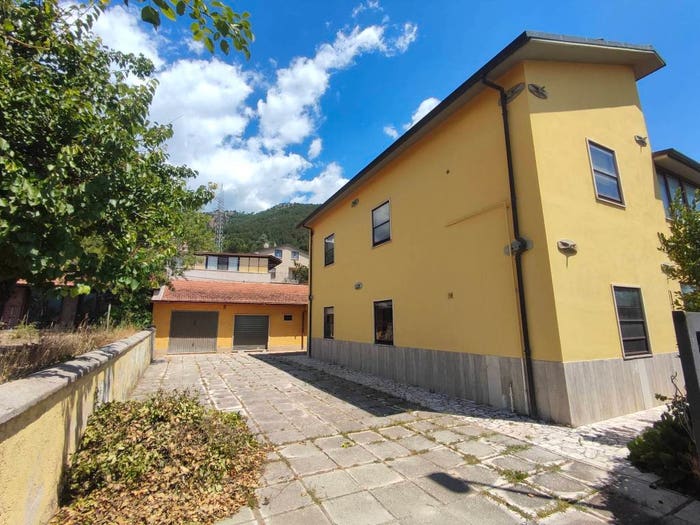 Casa con 6 locali in vendita in Via Antica Arischia, Pettino Cansatessa, L'Aquila