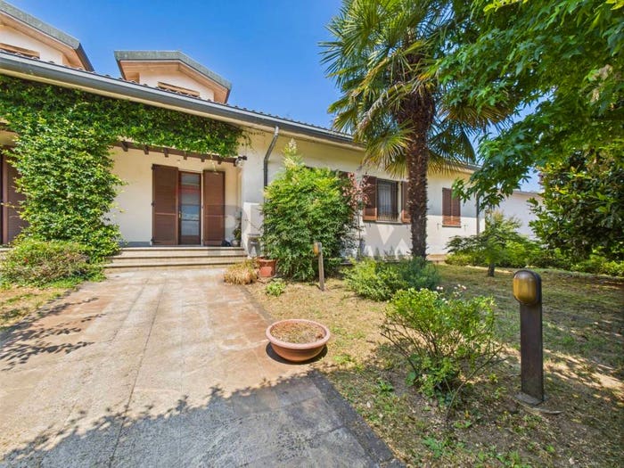 Casa con 6 locali in vendita in Strada Campagnate, Centro, San Genesio ed Uniti