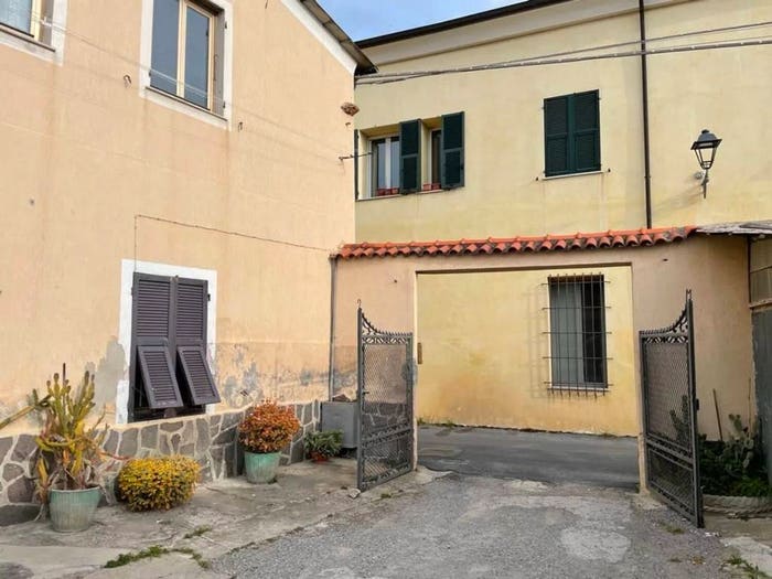 Casa con 6 locali in vendita in Via Chiesa Vecchia, Centro, Albenga
