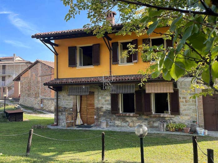Casa con 6 locali in vendita in Romagnese