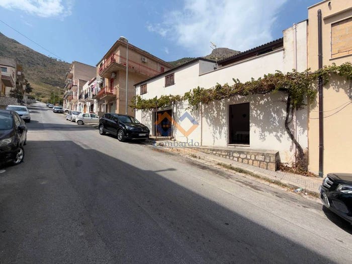 Appartamento con 5 locali in vendita in Via Petrazzi, Centro, Castellammare del Golfo