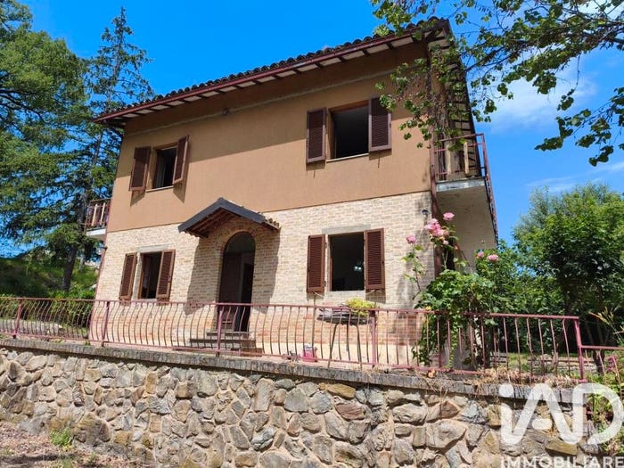 Casa con 6 locali in vendita in Via Delle Grazie, Sarnano
