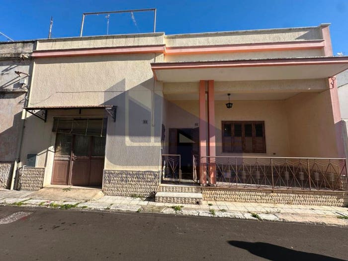 Casa trilocale in vendita in Via Luglio, PresicceAcquarica