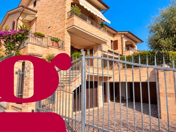 Appartamento con 5 locali in vendita in Via Enzo Ferrari, Osimo