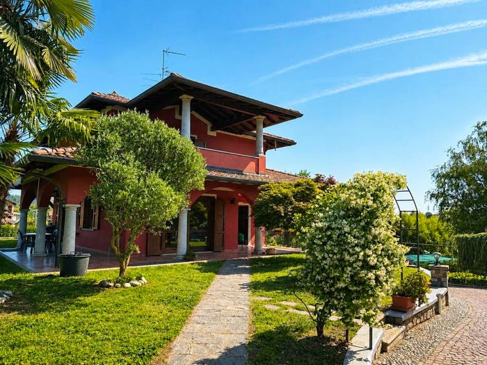 Casa con 6 locali in vendita in Via San Marcello, Paruzzaro
