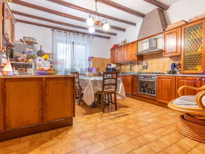 Appartamento con 6 locali in vendita in Centro, Besozzo