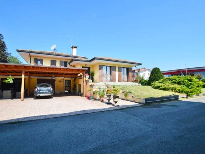 Casa con 5 locali in vendita in Via I Maggio, Centro, Ceggia