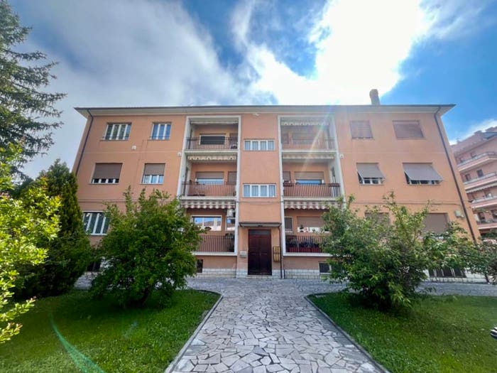 Appartamento con 6 locali in vendita in VIA DON ERMINIO PETRUIO, Centro, Fabriano