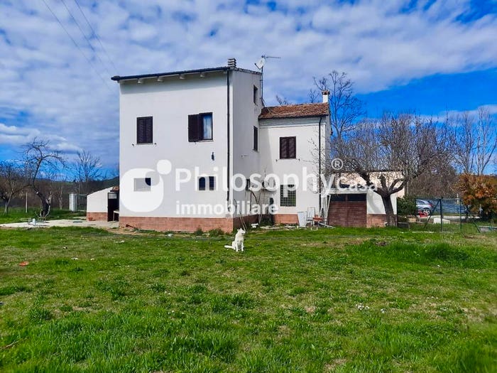 Casa con 6 locali in vendita in Contrada Rotacupa, Macerata