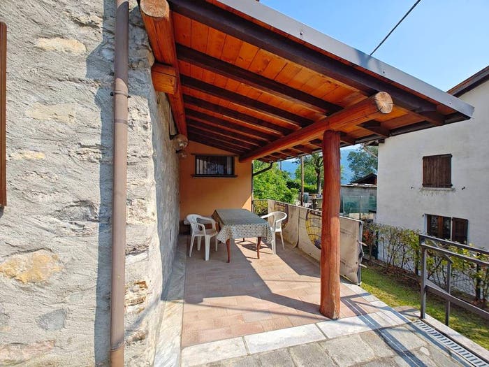 Casa quadrilocale in vendita in Frazione Perla, Occagno, Schignano