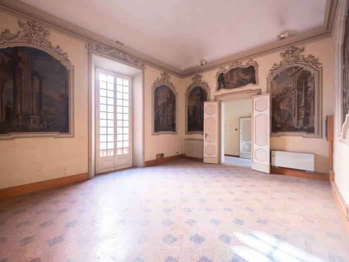 Appartamento quadrilocale in vendita in Via Barberia, Centro Storico, Bologna