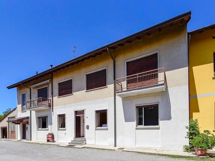 Appartamento trilocale in vendita in Via Guglielmo Marconi, Centro, Carugo