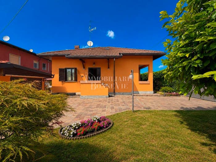 Casa trilocale in vendita in Via Mondello, Centro, Fino Mornasco