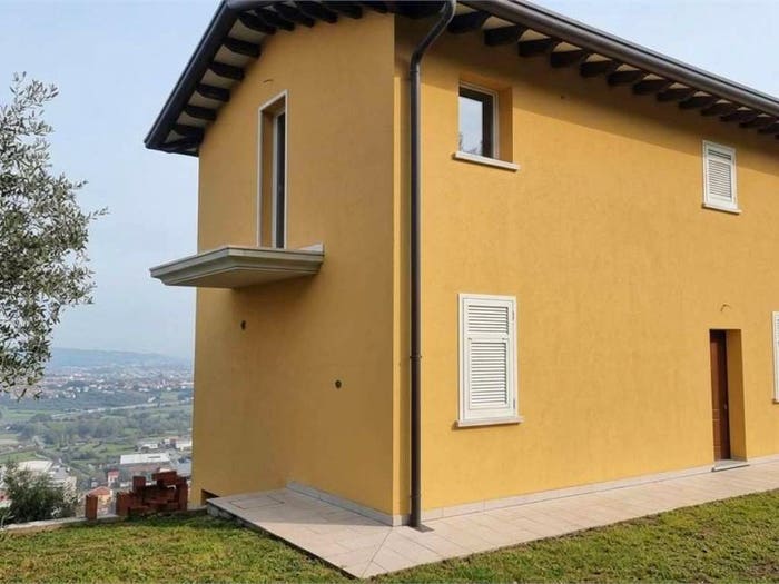 Casa con 5 locali in vendita in Albiano Magra, Aulla