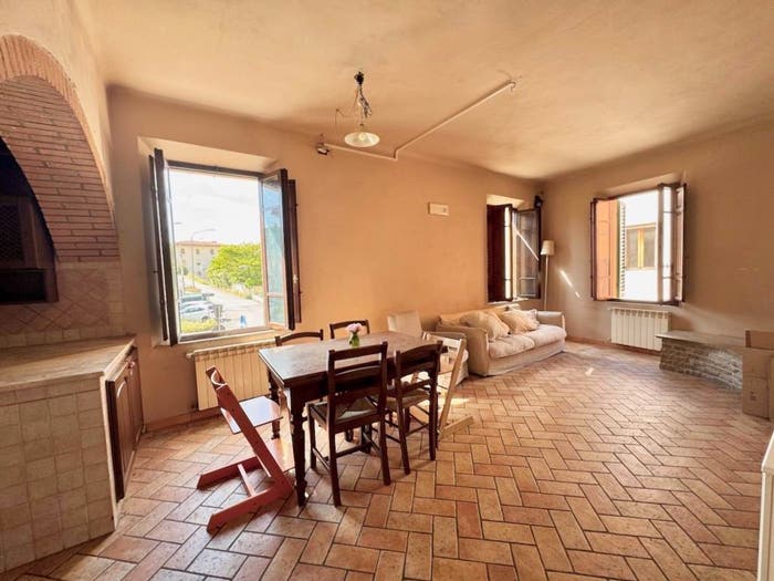 Appartamento quadrilocale in vendita in Piazza Aprile, Centro, Calci