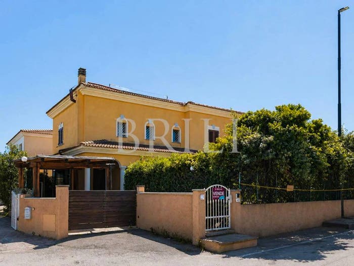 Casa con 6 locali in vendita in Via Eugenio Montale n Olbia, Olbia Mare Poltu Quadu, Olbia