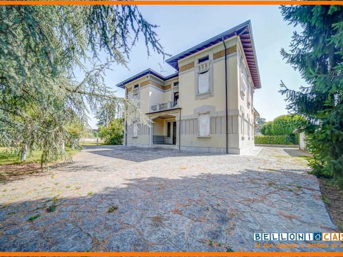 Casa con 6 locali in vendita in Via Aprile, Centro, Jerago con Orago