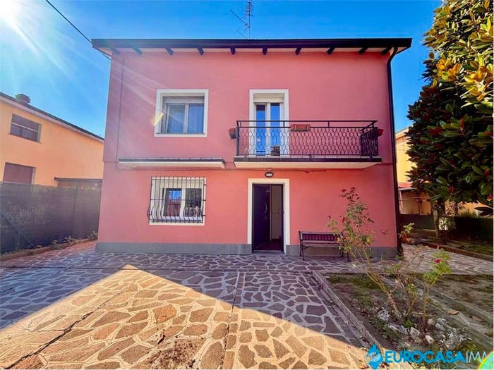 Casa con 6 locali in vendita in Via Provinciale per Modena, Centro, Novi di Modena
