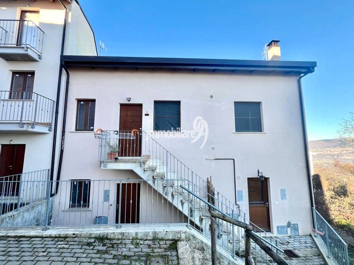 Casa quadrilocale in vendita in Piazza San Michele, Bagno Monticchio, L'Aquila